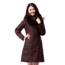 雅鹿藍(lán)冰BA69000女款羽絨服 奢華豹紋與超大貉子毛領(lǐng)的時(shí)尚之選